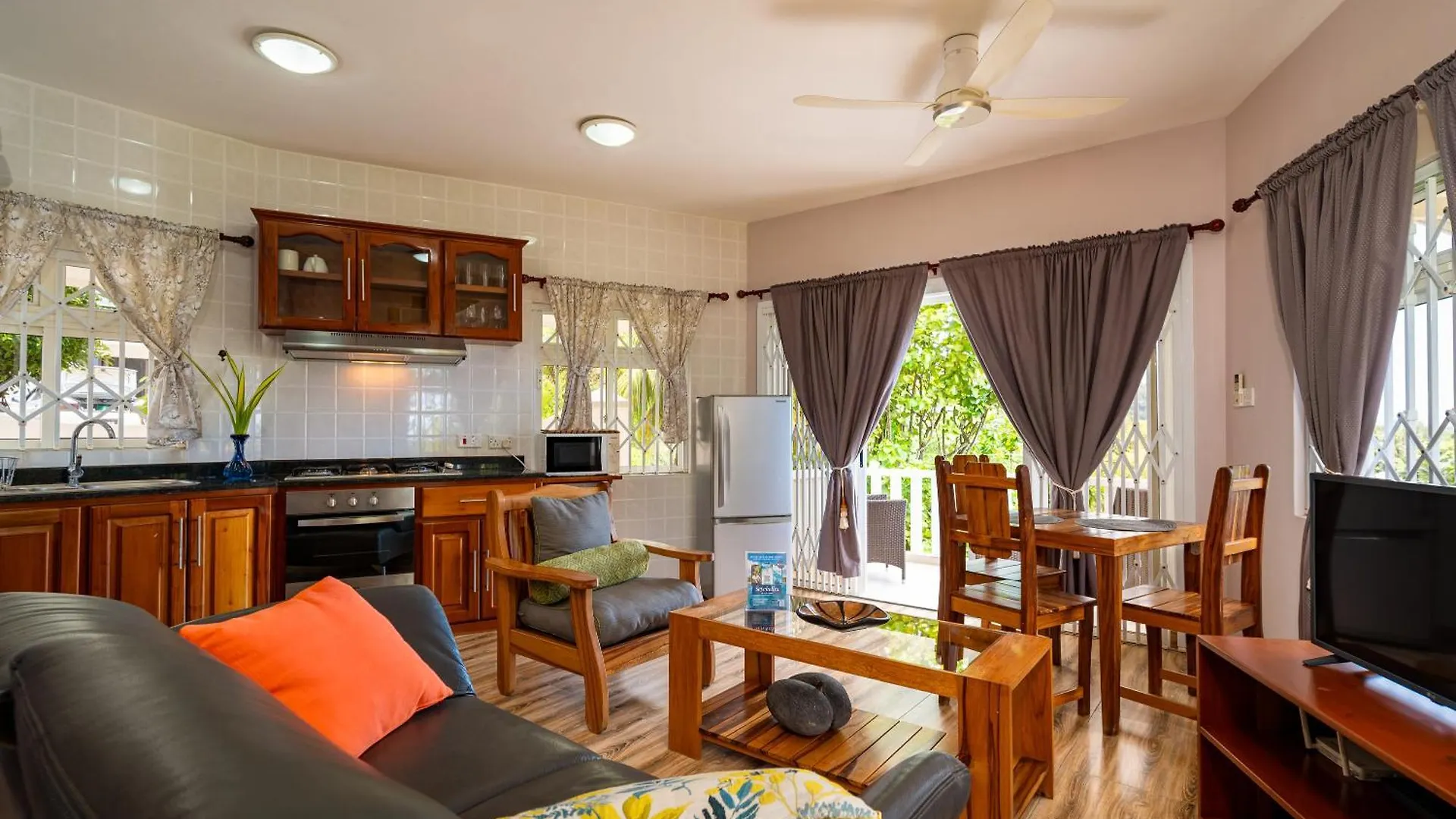 Au Cap Self Catering Villa Anse aux Pins Feriehus